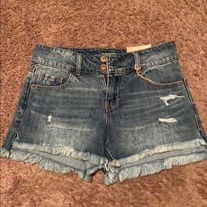 True Craft Mid Rise Shorts